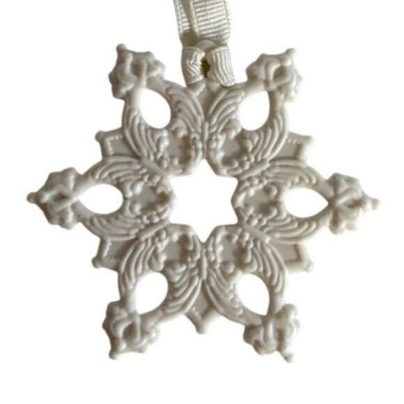 Wedgwood White Snowflake Ornament Ceramic Christmas Decoration 2in - Picture 1 of 5